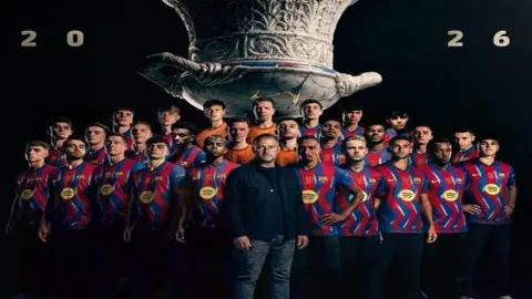 吉鲁演讲台上泪流满面：法国队情深意重溢于言表。